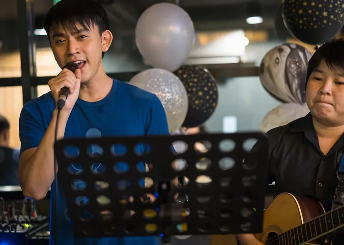 Bed To Хостел *