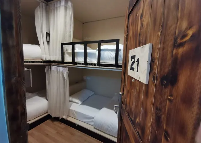 אכסניה Bed To בנגקוק