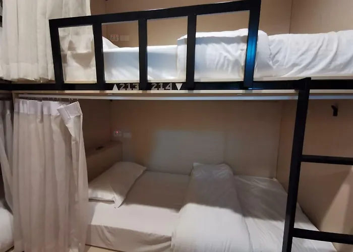 Bed To אכסניה *